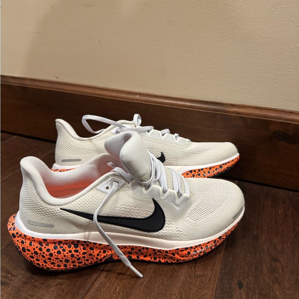 Nike White Black Orange Speckled Women’s Running Shoes